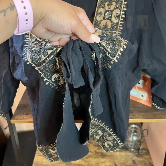 Chico’s Mesh Kimono with Gold Embroidered Material - Picture 6 of 7